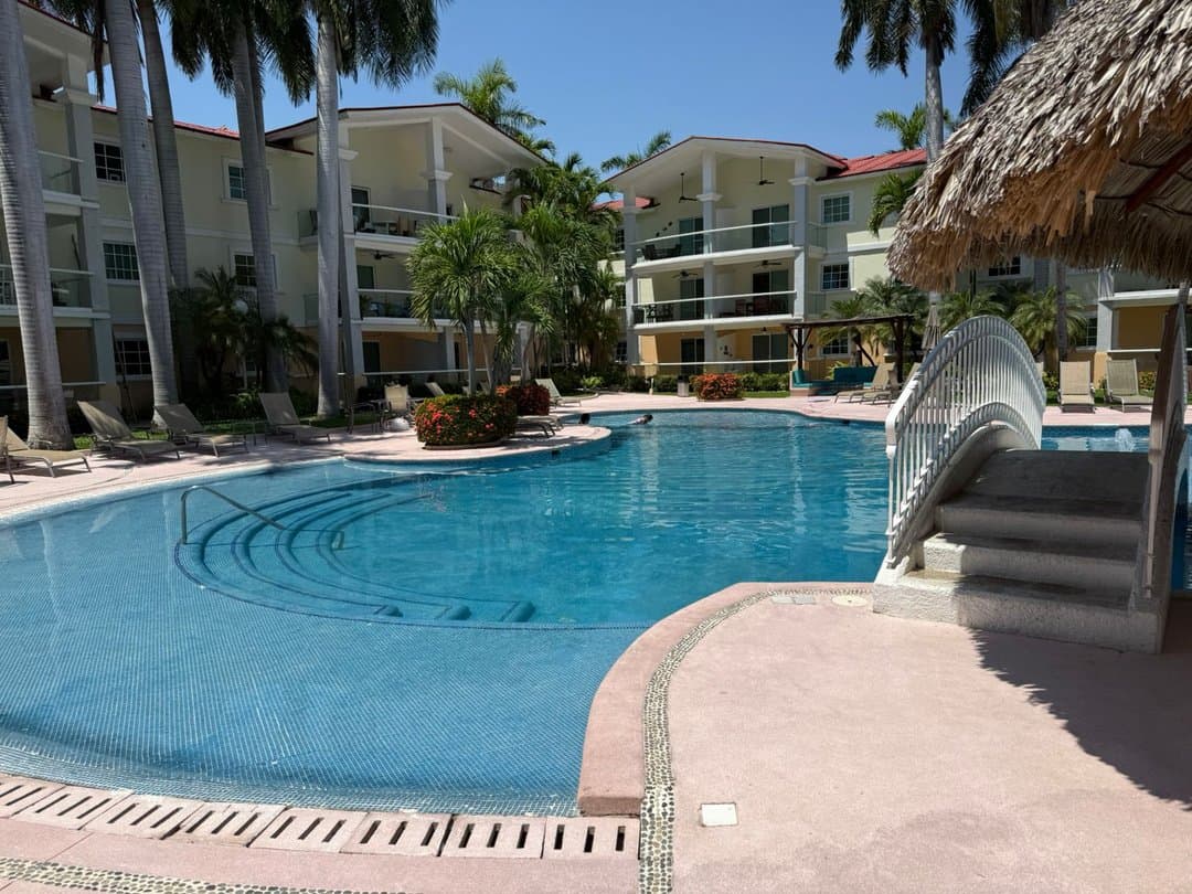 Alberca principal Diamante Lakes – Departamento 105